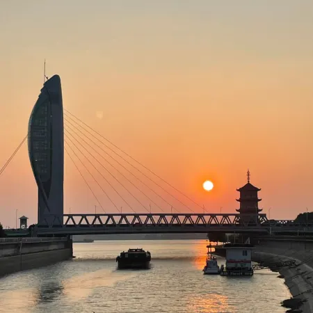 Lis Future Hotel (Wuhu Zhongshan Road Pedestrian Street Babaiban)