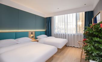 Qingmu Hotel (Nanjing Tanqiao Commercial Street Kening Road Subway Station Branch)