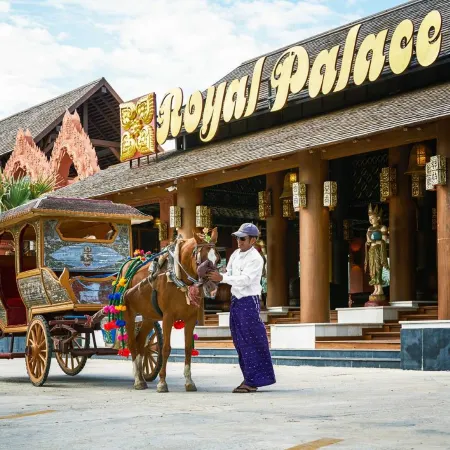 Royal Palace Hotel Отели в г. Баган