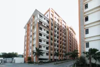 RedDoorz Plus @ Cuarto Verde Staycation Các khách sạn ở Las Pinas