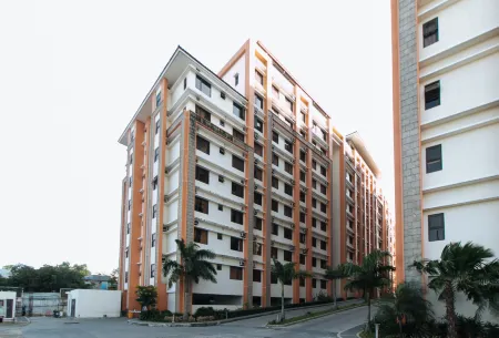 RedDoorz Plus @ Cuarto Verde Staycation Отели рядом с достопримечательностью «University of Perpetual Help System DALTA, Las Piñas Campus»