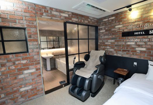 깔끔하고 모던한 호텔 로비 인테리어