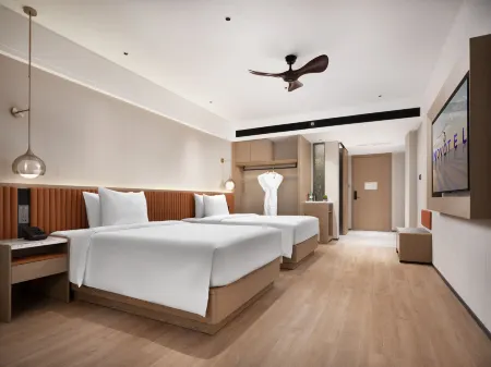 Novotel Sanya Bay Yatai Отели рядом с достопримечательностью «Xidao Wharf»