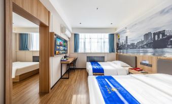 Super 8 Collection Hotel (Huanghe Mother Sculpture Xiaoxihu Subway Station)