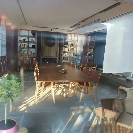 Mouding Tranquil Lakeside Retreat