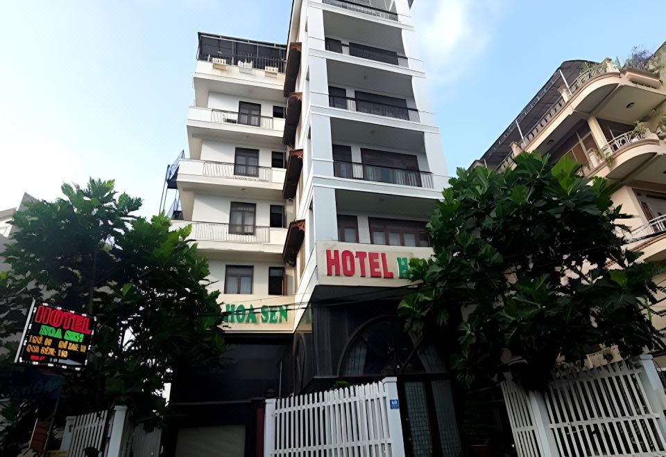 4. Hoa Sen ..