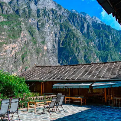 虎跳峽山泉中国式旅館 中虎跳峡一線天景地周辺のホテル