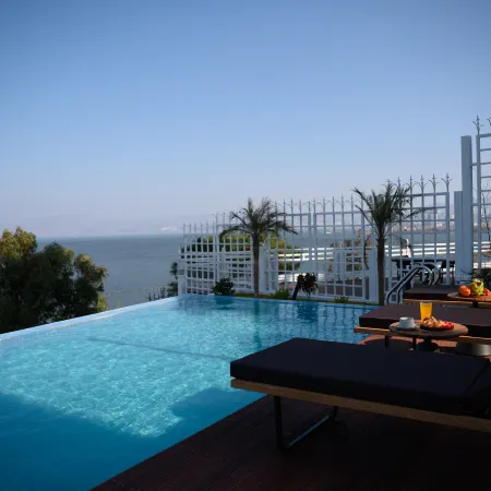 Dali Fengyouyuan · Luyushiguang Villa Sea View B&B (Erhai Park Branch)
