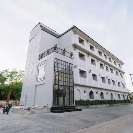 The Cape Hotel Отели рядом с достопримечательностью «Макро Удонтхани»
