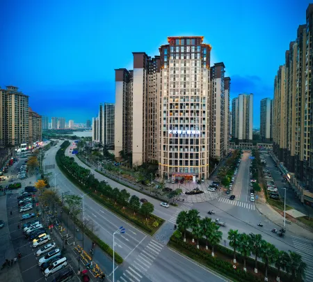 Youyi Crystal Hotel (Qinzhou Baishi Lake Park Branch) Отели рядом с достопримечательностью «Qinzhou University Xianghuiyuan Campus»