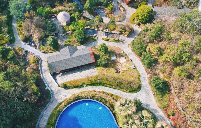 Xiu He Courtyard