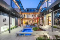 Three Autumns' Reverie Boutique Inn Hotel dekat Lijing Gate