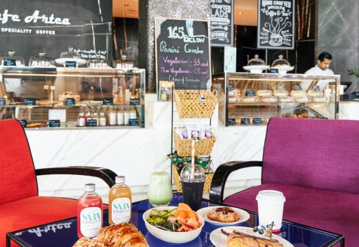 아부다비 안다즈 캐피탈 게이트 외부 전경