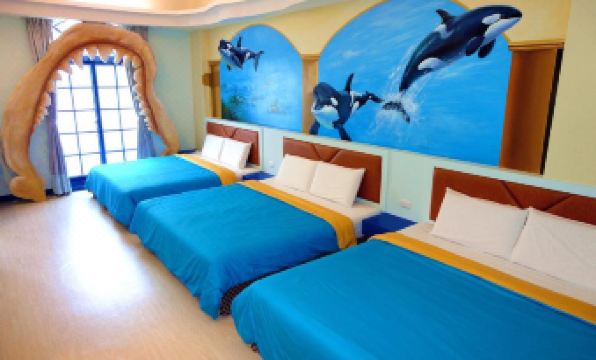 Liouciou Houseboat Speciality Hostel