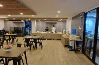 Bansuay Phra Nang Klao Near MRT Phra Nang Klao Bridge