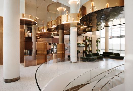 어 바이 아디나 비엔나 도나우 이미지