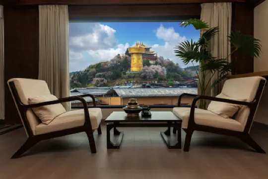 Shangri-La Scenic View · Mantu Resort Chinese Inn (Dafosi Prayer Wheel)