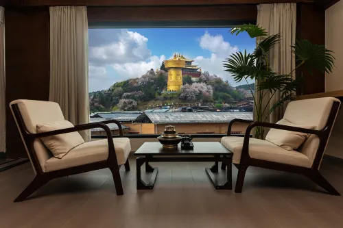 Shangri-La Scenic View · Mantu Resort Chinese Inn (Dafosi Prayer Wheel)