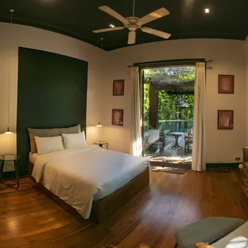 ห้องคอรัล, มีจากุชชี่, วิวสระน้ำ