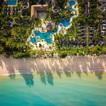 Robinson Khao Lak Отели рядом с достопримечательностью «Пляж White Sand»