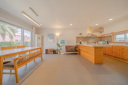 Rein Jeju Family Room with Mountain 101 Отели рядом с достопримечательностью «Yongmeori Coast»