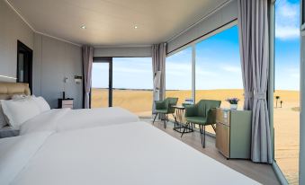 Q Hi Desert Hotel