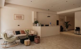 Shanshanli RiverView Design Residence (Zhenyuan Ancient City New Bridge Store)