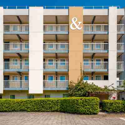 B&B HOTEL Hyères Hotel Exterior