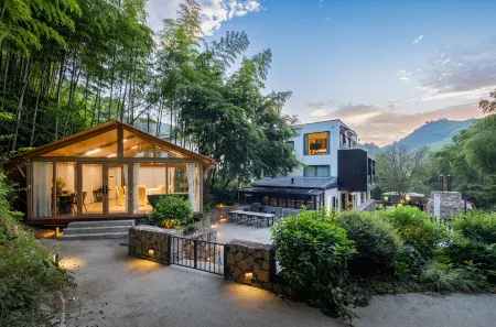 Huazizai Holiday Villa（ Nearby JingShan Temple） Отели рядом с достопримечательностью «Shangougou Scenic Resort»