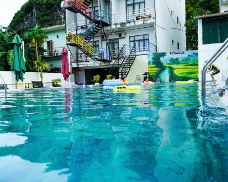 Phong Nha Jasmine Hostel & Rooftop Bar Hotels in Son Trach