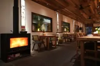 Moshu Homestay (Meishan East Station & Sansu Temple Branch) - parking