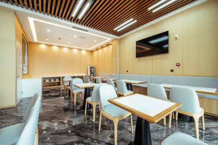 Up Huayi Selected Hotel (Benxi Huanren Branch) Отели рядом с достопримечательностью «Minzu Square»