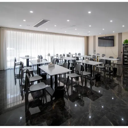 Aorui Xiyue Business Hotel (Laizhou Traditional Chinese Medicine Hospital)