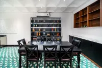 Qingfeng Zhi Yao Homestay (Liuxing Street) Hotel di Yining