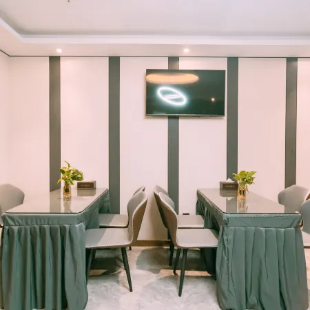 Huaju Select Hotel (Ma'anshan Hongqi Middle Road RT-Mart)