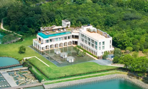 Nanjing Danxi · Zhenzhuquan Hot Springs Lakeside Mountain Lodge