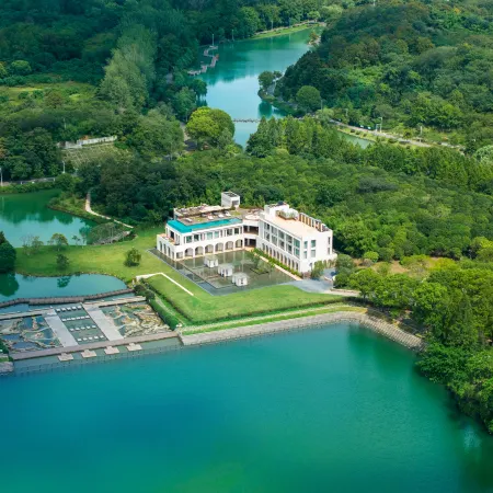 Nanjing Danxi · Zhenzhuquan Hot Springs Lakeside Mountain Lodge
