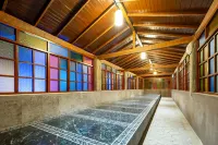 Guangdong Cave Yao Bath Cultural Tourism Resort Hotel