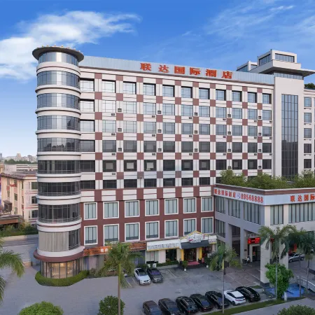 Venus International Hotel (Shengping Subway Station) Отели рядом с достопримечательностью «Рынок 5 Союзов»