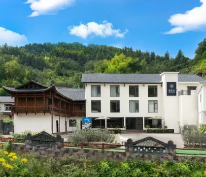 Shambhala Perched Peaks Courtyard Hotel (Zhangjiajie National Forest Park) Отели рядом с достопримечательностью «Tianbofu»