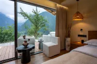 Front Yard Back Yard Snow Mountain Hot Spring Homestay (Hailuogou Glacier Forest Park) - 신규
