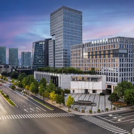 Four Seasons Huatong Hotel (Tonglu City Center Branch)