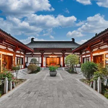 洛陽錦雲酒店（洛邑古城麗景門十字街店） 鄰近塔湾的酒店
