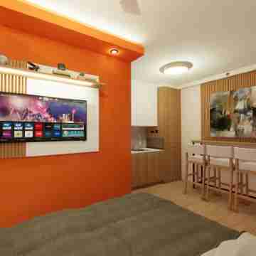 Near Manila Airport, "Hotel Style" Studio Condo With Kitchen + Pool, 5G Hotel Exterior