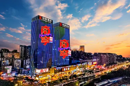 Yicheng Hotel Отели рядом с достопримечательностью «Yongjiang Inlet Art Museum»