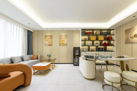 Elong R.YUN Hotel (Haikou Riyueguangchang Duty Free Shop) Отели рядом с достопримечательностью «Hainan Institute of Science & Technology»