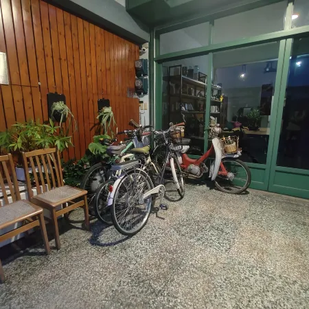 Finding Popsicle Homestay Отели рядом с достопримечательностью «Станция Yuli»