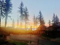 Derbyshire House Coquitlam | Quiet, Clean & Comfortable · Free Parking - วิว