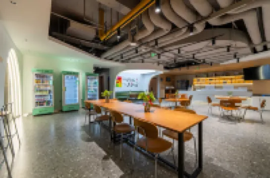 Beijing Yizhan Youth Hotel (Yansha Liangmaqiao Subway Station)