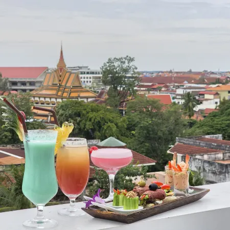 HOMEWOOD HOTEL Отели рядом с достопримечательностью «Псар Чаас (Старый Рынок)»
